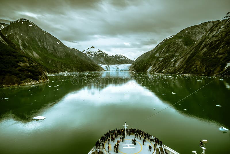 Paisagens da geleira e das montanhas em Alaska selvagem e bonito imagens de stock royalty free