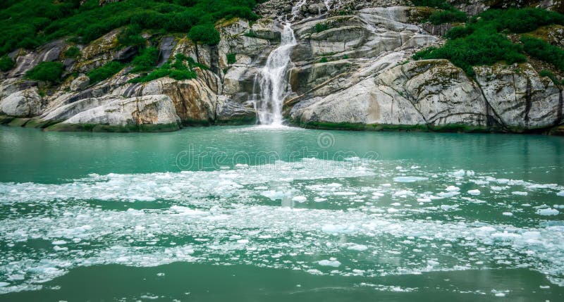 Paisagens da geleira e das montanhas em Alaska selvagem e bonito fotos de stock royalty free