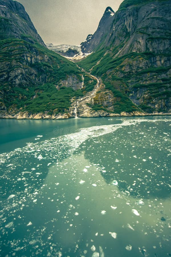 Paisagens da geleira e das montanhas em Alaska selvagem e bonito imagem de stock royalty free