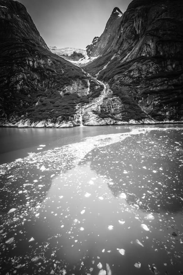 Paisagens da geleira e das montanhas em Alaska selvagem e bonito foto de stock