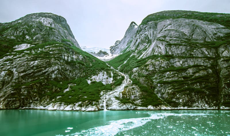 Paisagens da geleira e das montanhas em Alaska selvagem e bonito fotografia de stock