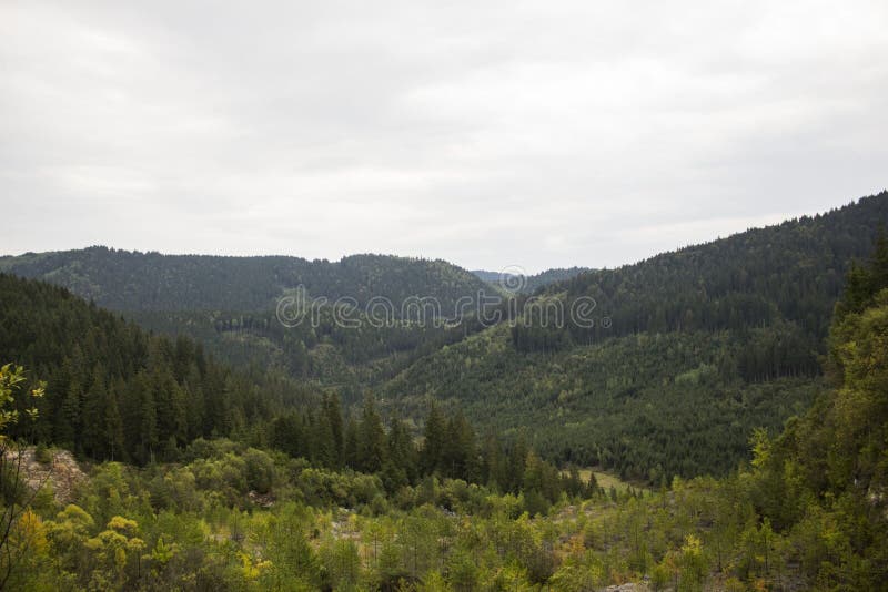 Paisaje de Borsec. Mina del travertino de Borsec, Rumania Borsec es una ciudad en el condado de Harghita, Rumania La ciudad y los alrededores son bien sabido para sus balnearios y aguas minerales