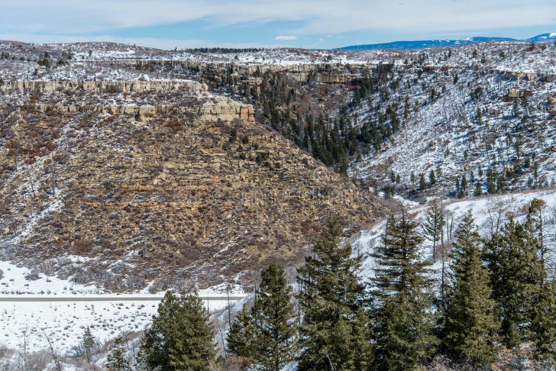 Paisaje de la nieve del invierno de la montaña del desierto del parque nacional del verde del Mesa imagenes de archivo Paisaje de la nieve del invierno de la montaña del desierto del parque nacional del verde del Mesa imagenes de archivo