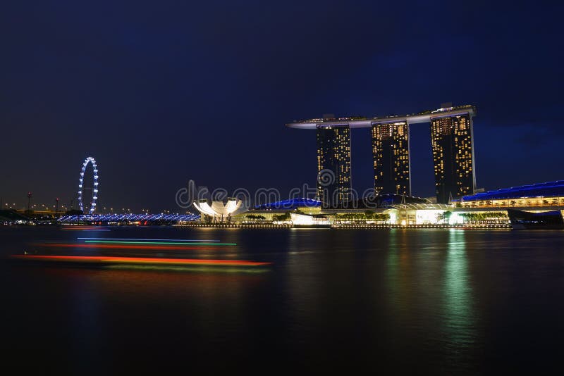 Paisaje en la noche de Marina Bay Sands, Singapur imagen de archivo libre de regalías Paisaje en la noche de Marina Bay Sands, Singapur imagen de archivo libre de regalías
