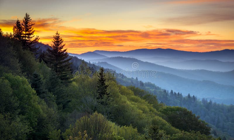 Paisaje escénico de la salida del sol del parque nacional de Great Smoky Mountains