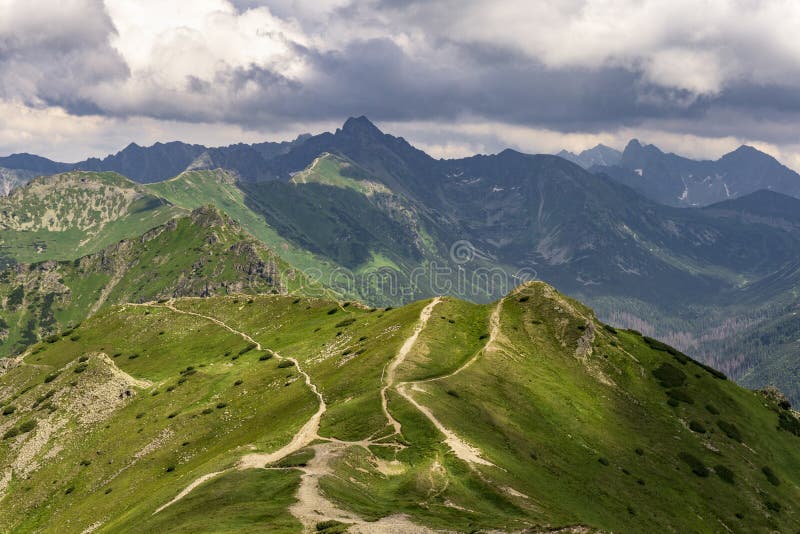 Paisaje hermoso de los grandes picos de montaña Montañas de Tatra fotos de archivo libres de regalías Paisaje hermoso de los grandes picos de montaña Montañas de Tatra fotos de archivo libres de regalías