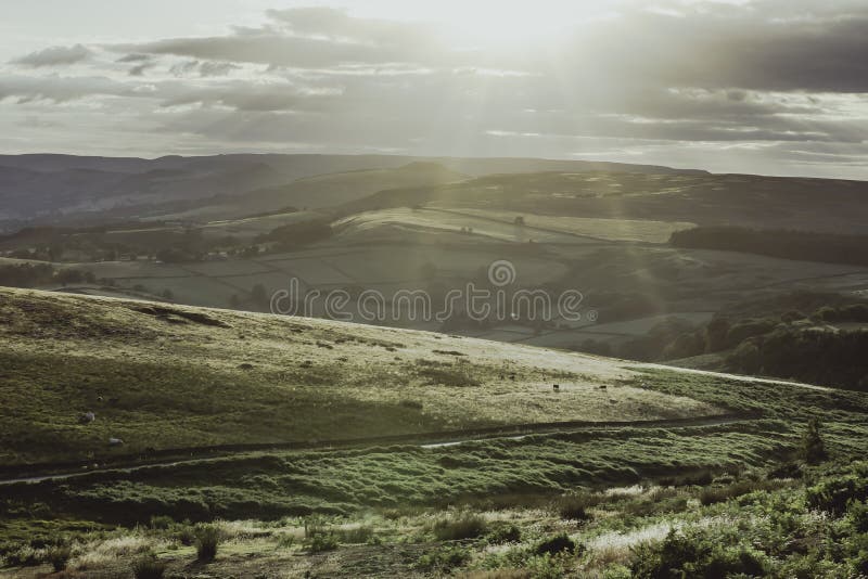 Paisaje idílico del parque nacional del distrito máximo, Derbyshire, Reino Unido fotografía de archivo libre de regalías Paisaje idílico del parque nacional del distrito máximo, Derbyshire, Reino Unido fotografía de archivo libre de regalías