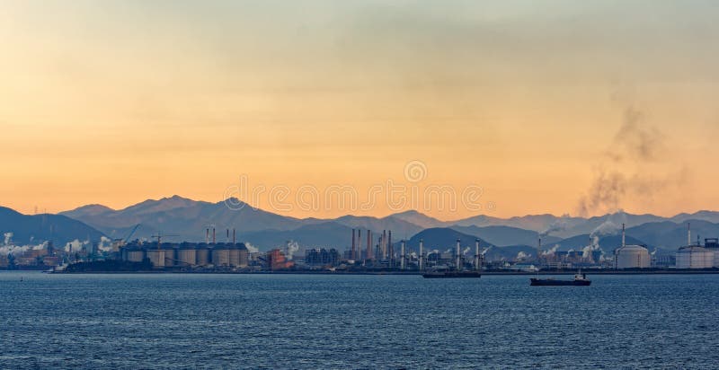 Paisaje industrial en Corea del Sur imagen de archivo libre de regalías Paisaje industrial en Corea del Sur imagen de archivo libre de regalías