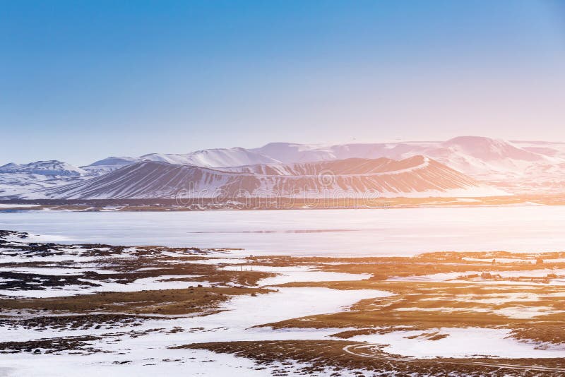 Paisaje natural del volcán en la estación del invierno de Islandia imagenes de archivo Paisaje natural del volcán en la estación del invierno de Islandia imagenes de archivo