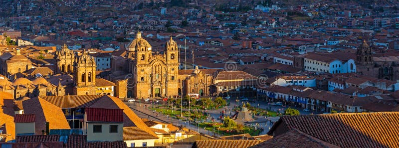 Paisaje urbano de Cusco en la puesta del sol, Perú fotografía de archivo libre de regalías Paisaje urbano de Cusco en la puesta del sol, Perú fotografía de archivo libre de regalías
