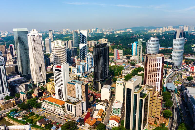 Paisaje urbano de Kuala Lumpur con los rascacielos adentro en el centro de la ciudad fotos de archivo libres de regalías Paisaje urbano de Kuala Lumpur con los rascacielos adentro en el centro de la ciudad fotos de archivo libres de regalías