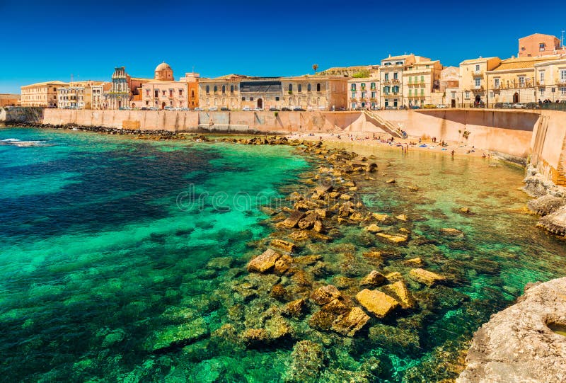Paisaje urbano de Ortygia, el centro histórico de Syracuse, Sicilia, Italia fotografía de archivo libre de regalías Paisaje urbano de Ortygia, el centro histórico de Syracuse, Sicilia, Italia fotografía de archivo libre de regalías