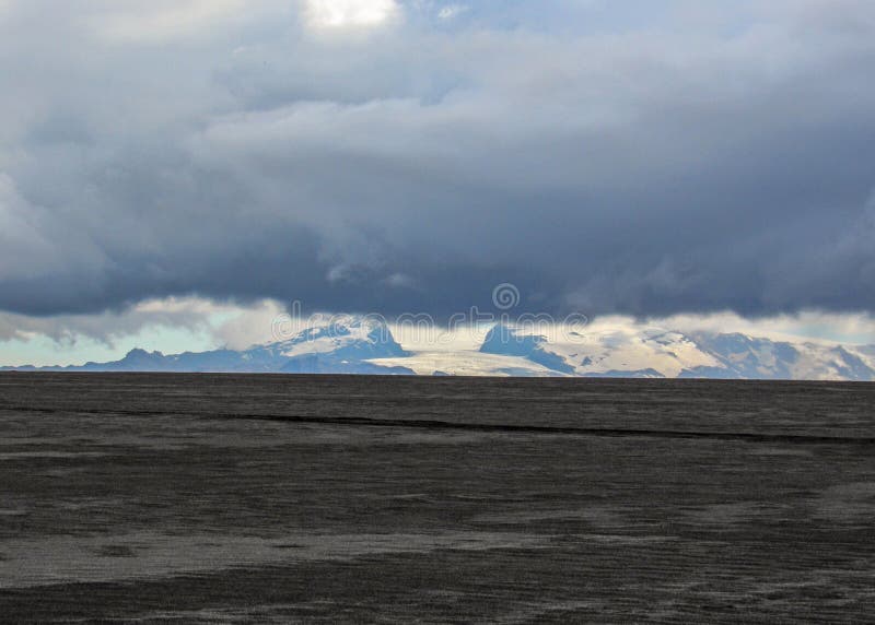 Paisaje volcánico de Holuhraun, montañas de Islandia, Europa imagen de archivo Paisaje volcánico de Holuhraun, montañas de Islandia, Europa imagen de archivo