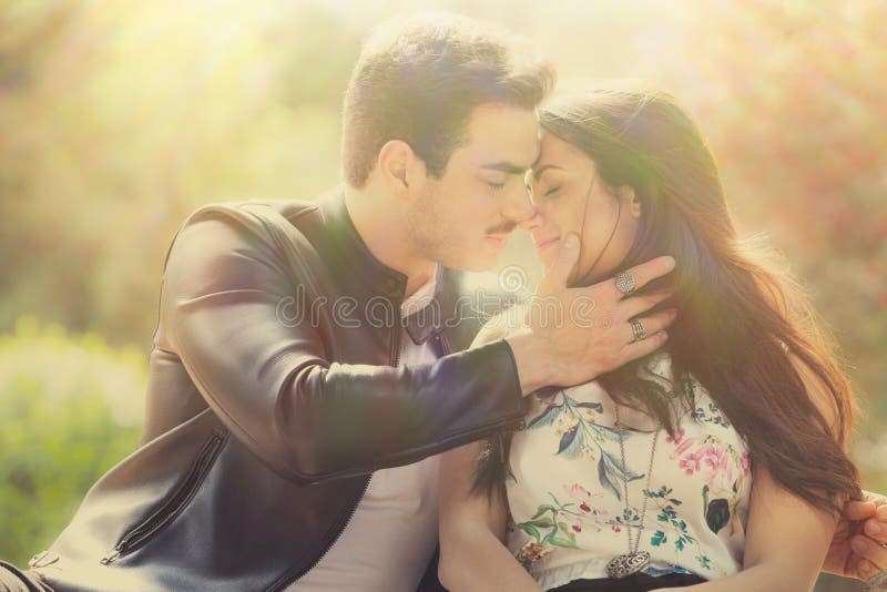Paixão e amor Pares imagem de stock royalty free Paixão e amor Pares imagem de stock royalty free