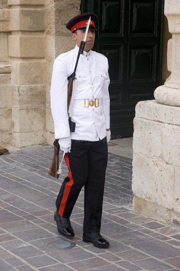 palace-guard-malta-26876468.jpg