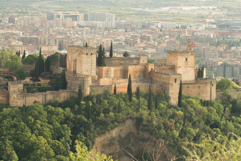 Palacio de Alhambra y ciudad de Granada, España foto de archivo Palacio de Alhambra y ciudad de Granada, España foto de archivo