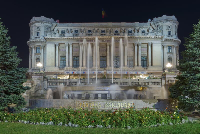 Palacio del círculo militar nacional en la noche imagen de archivo libre de regalías Palacio del círculo militar nacional en la noche imagen de archivo libre de regalías