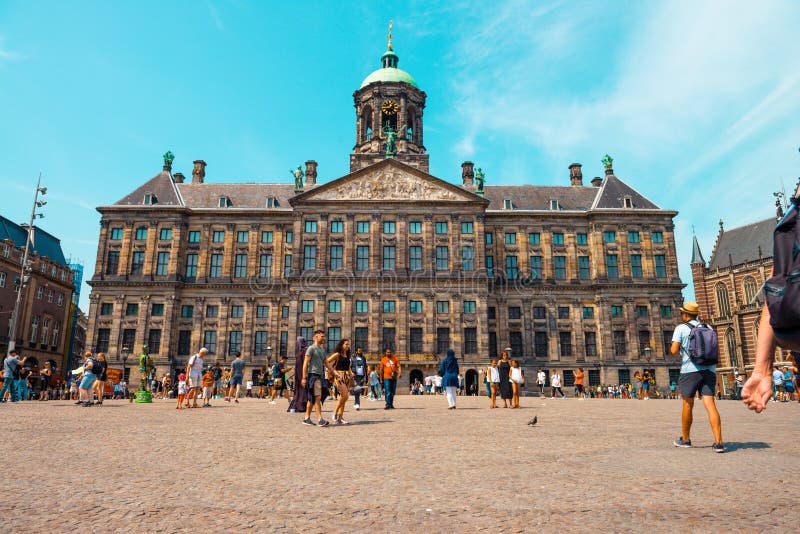 Palacio en Dam Square en el verano foto de archivo Palacio en Dam Square en el verano foto de archivo