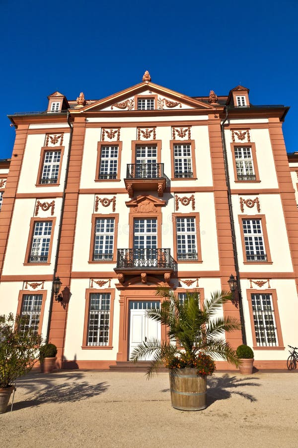 Palacio famoso de Biebrich en Wiesbaden