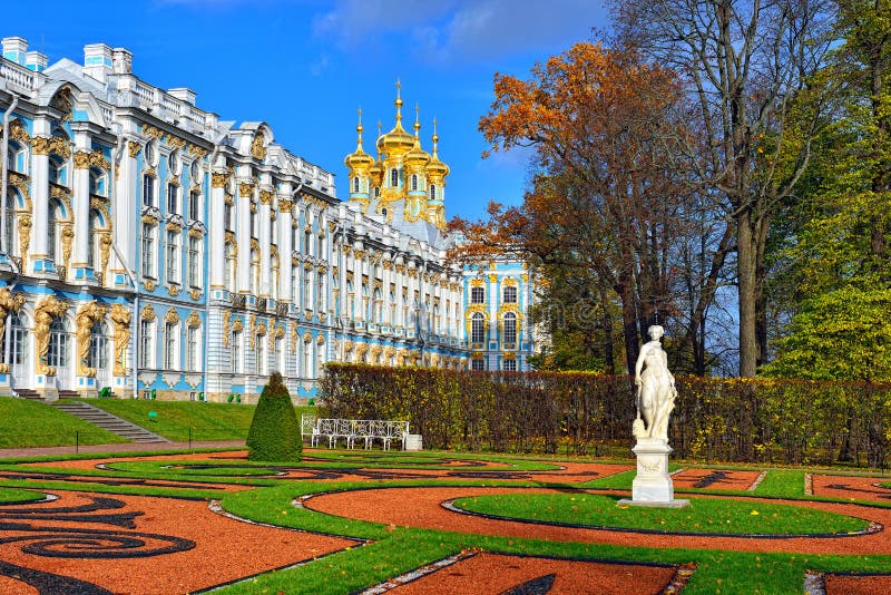 Palacio y parque de Catherine en Pushkin.