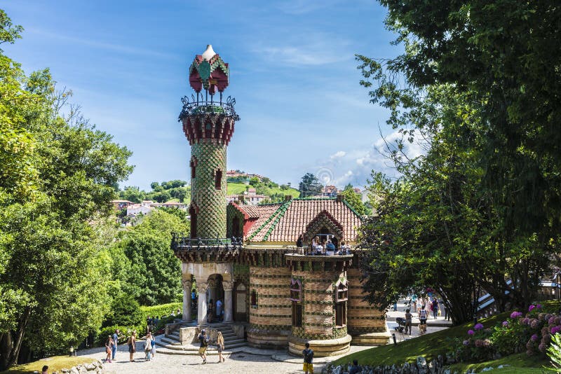 Palais d'EL Capricho par l'architecte Gaudi, Espagne image stock Palais d'EL Capricho par l'architecte Gaudi, Espagne image stock