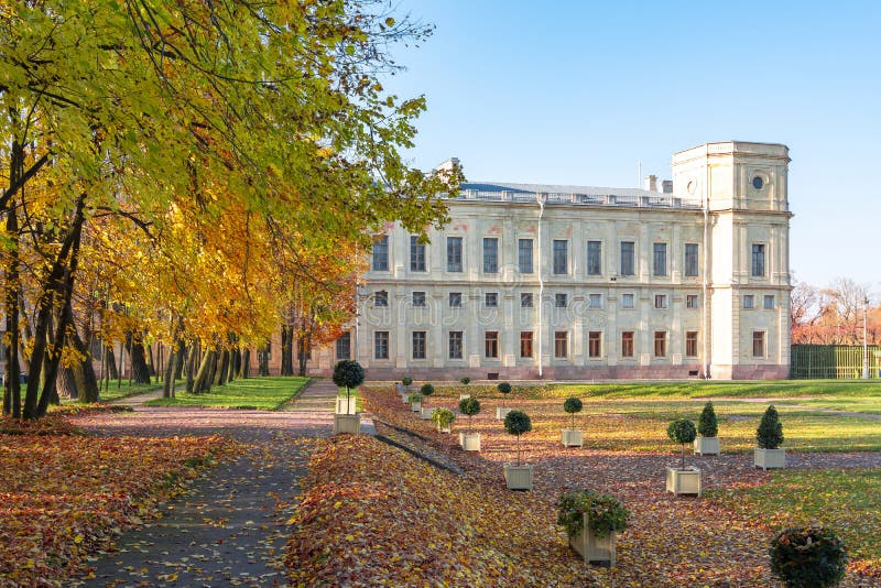 Palais De Gatchina Et Parc En Automne, Russie Image stock Image du