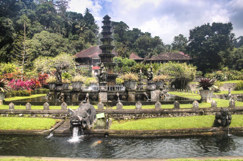 Palais de l'eau de Tirta Gangga dans Bali images stock Palais de l'eau de Tirta Gangga dans Bali images stock