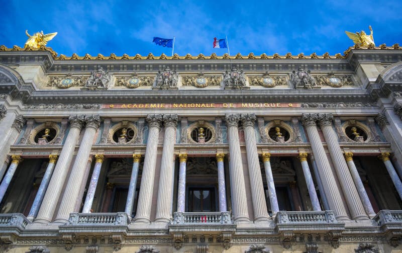 Palais Garnier en Par? s, Francia. París, Francia - 21 de abril de 2019 - el Palais Garnier es un teatro de la ópera de 1. 979 asientos, que fue construido a partir de 1861 a 1875 para la ópera de París en París central, Francia