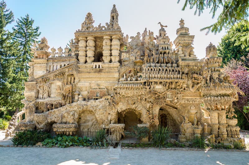 Palais Ideal du Facteur Cheval dans Hauterives - France photographie stock Palais Ideal du Facteur Cheval dans Hauterives - France photographie stock