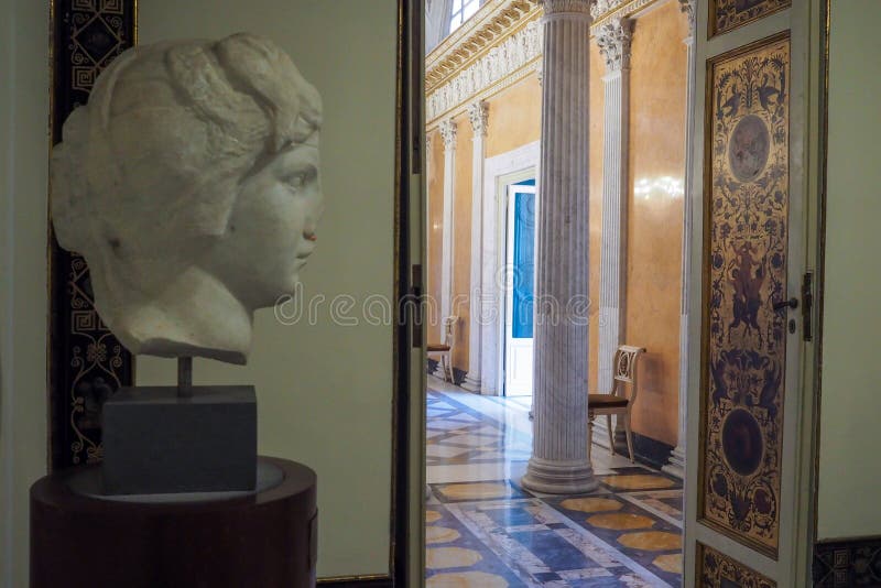 Palais néoclassique de villa Torlonia à Rome, Italie image stock Palais néoclassique de villa Torlonia à Rome, Italie image stock