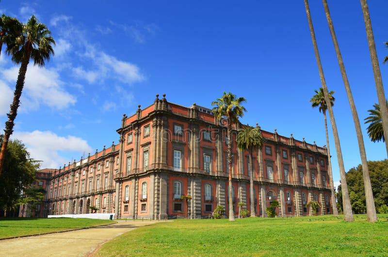Palast des Nationalmuseums von Capodimonte Neapel, Italien lizenzfreie stockbilder Palast des Nationalmuseums von Capodimonte Neapel, Italien lizenzfreie stockbilder