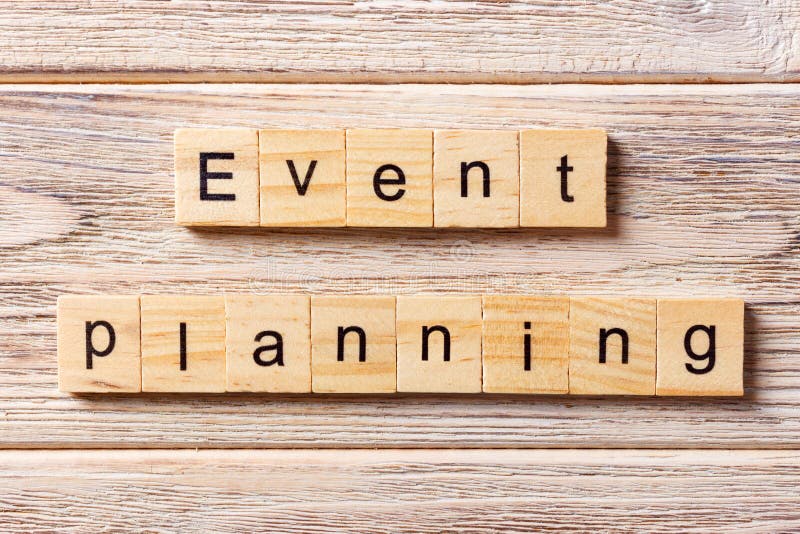 Palavra do planeamento do evento escrita no bloco de madeira Texto na tabela, conceito do planeamento do evento