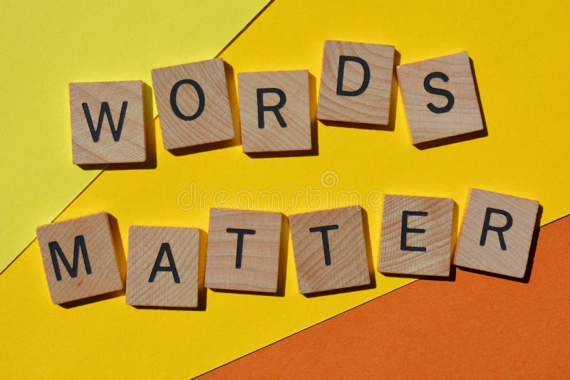 Palavras que dizem respeito em letras de madeira