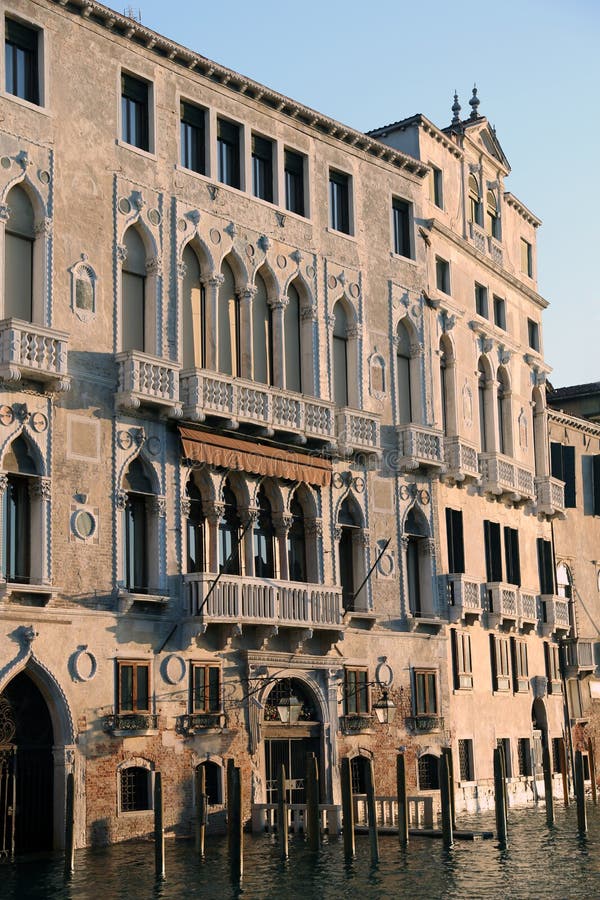 Palazzi veneziani sul canal grande a Venezia Italia immagini stock Palazzi veneziani sul canal grande a Venezia Italia immagini stock