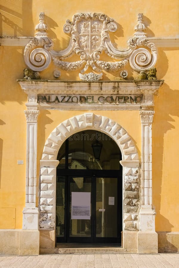 Palazzo del Governo Matera Basilicate Pouilles ou la Puglia l'Italie photographie stock libre de droits Palazzo del Governo Matera Basilicate Pouilles ou la Puglia l'Italie photographie stock libre de droits
