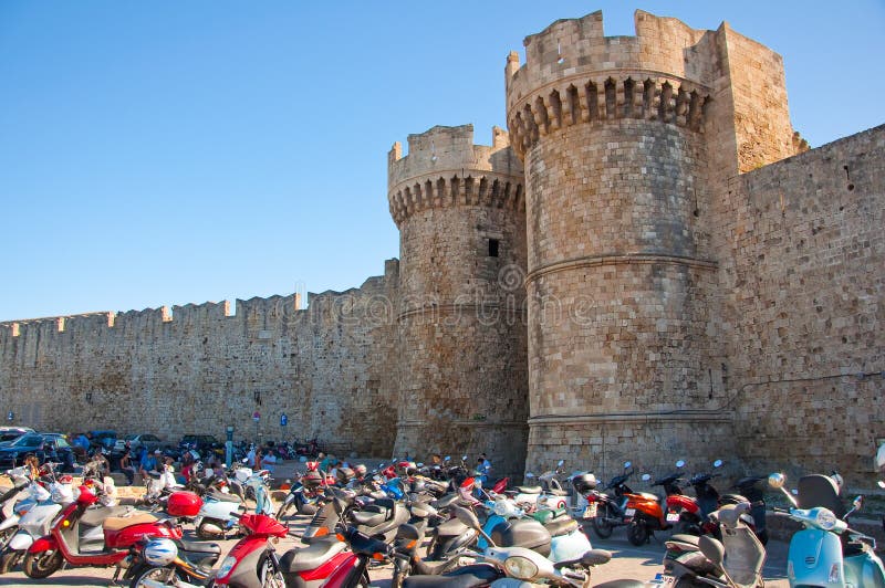 Palazzo del gran maestro dei cavalieri nella città medievale. immagini stock libere da diritti Palazzo del gran maestro dei cavalieri nella città medievale. immagini stock libere da diritti