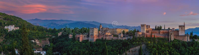 Palazzo di Alhambra a Granada, Spagna immagini stock libere da diritti Palazzo di Alhambra a Granada, Spagna immagini stock libere da diritti