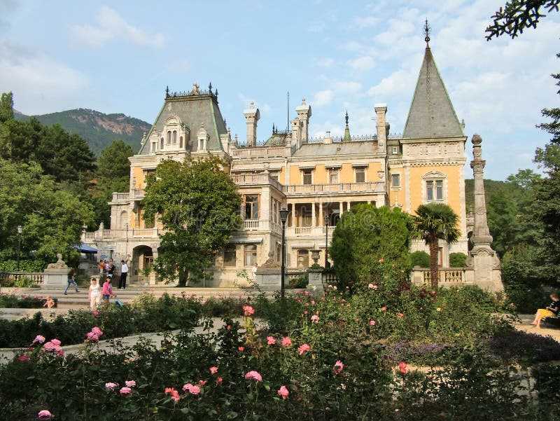 Palazzo di Massandra dell'imperatore Alexander 3 in Crimea immagine stock libera da diritti Palazzo di Massandra dell'imperatore Alexander 3 in Crimea immagine stock libera da diritti
