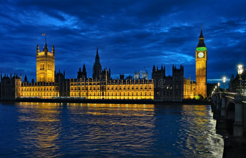 Palazzo di Westminster Londra Inghilterra Regno Unito alla notte