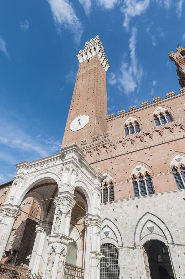 Palazzo e torretta pubblici di Mangia a Siena, Italia