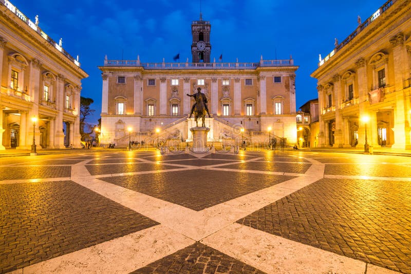Palazzo senatorio på campidogliofyrkanten arkivfoto Palazzo senatorio på campidogliofyrkanten arkivfoto