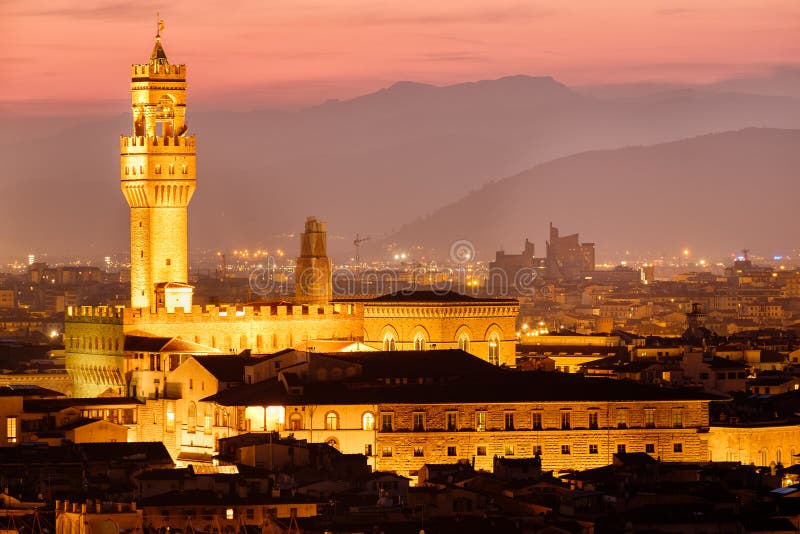 Palazzo Vecchio i historyczny Florencja przy zmierzchem centre obrazy royalty free Palazzo Vecchio i historyczny Florencja przy zmierzchem centre obrazy royalty free
