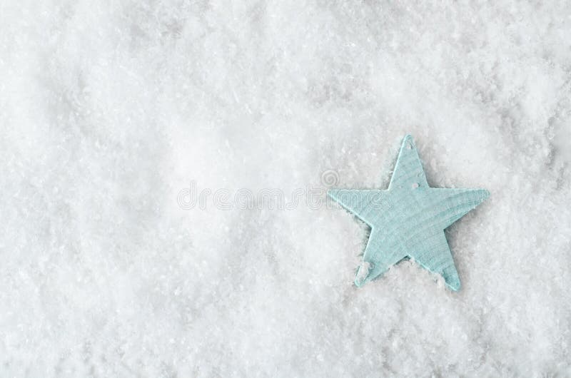 Pale Blue Star sur la neige blanche d'en haut photographie stock Pale Blue Star sur la neige blanche d'en haut photographie stock