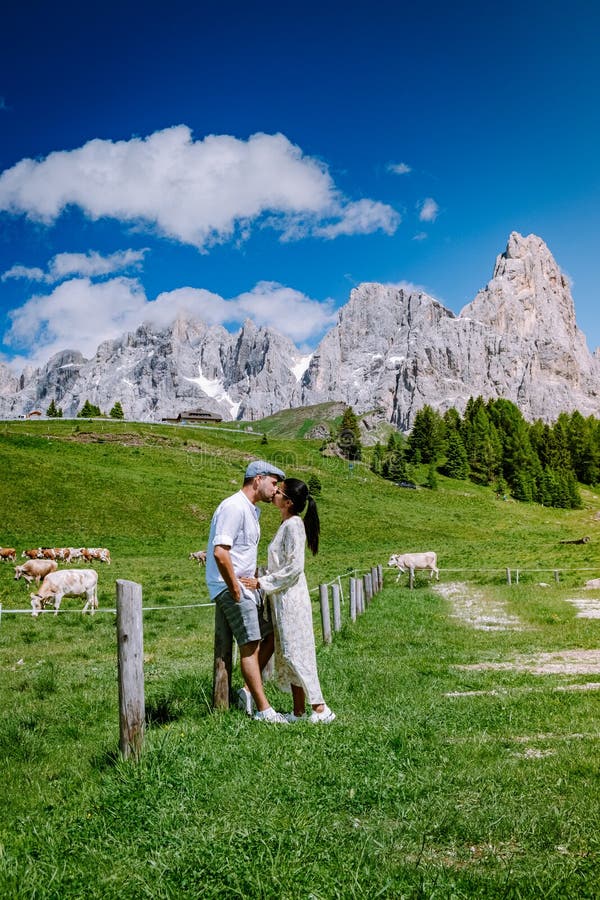 Pale di san martino de baita segantini passo rolle italy pareja visitar los alpes italianos vista de cimon della pala