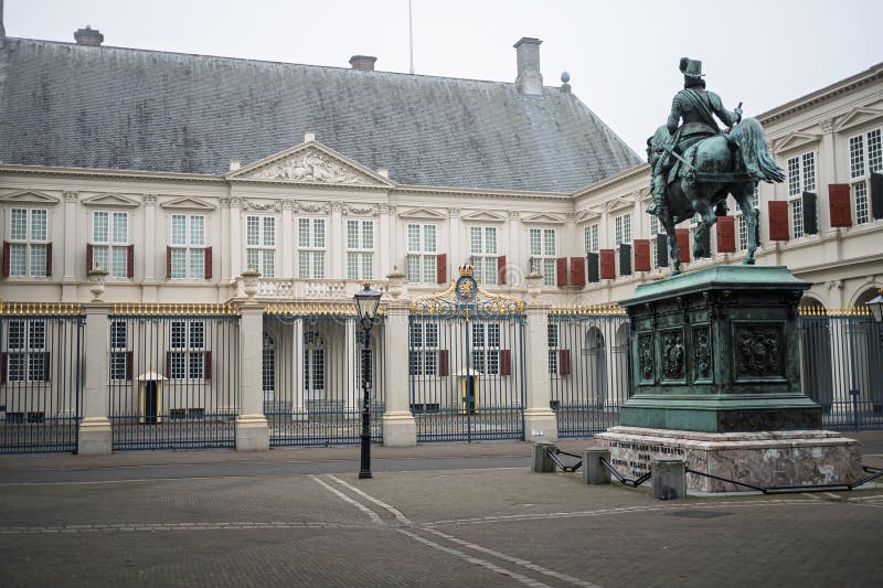 Paleis noordeinde royal palace de hague netherlands arkivbilder