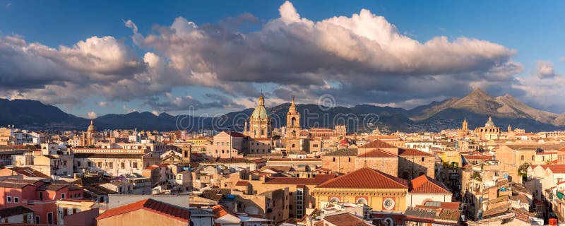 Palermo przy zmierzchem, Sicily, Włochy zdjęcia royalty free Palermo przy zmierzchem, Sicily, Włochy zdjęcia royalty free