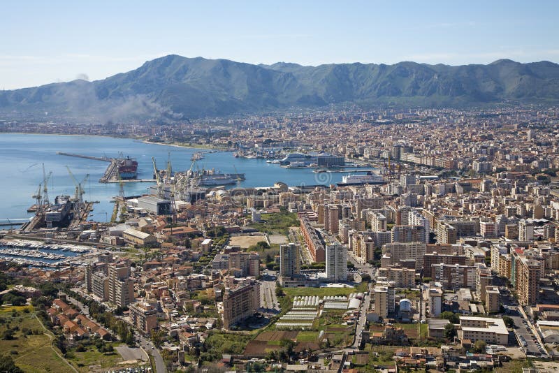 Palermo - vooruitzichten over stad en haven stock afbeelding Palermo - vooruitzichten over stad en haven stock afbeelding