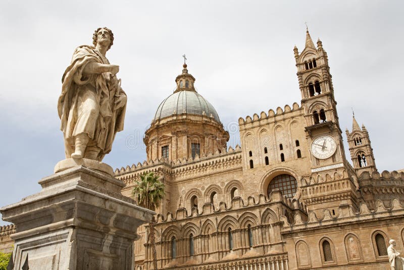 Palermo - Zuidenportaal van Kathedraal of Duomo stock foto's Palermo - Zuidenportaal van Kathedraal of Duomo stock foto's