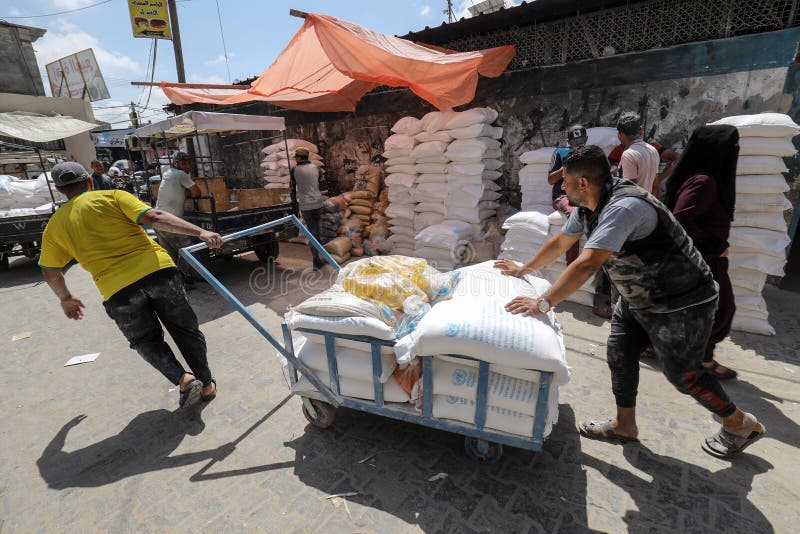 Palestinians Receive Food Aid at a United Nations Distribution Center ...