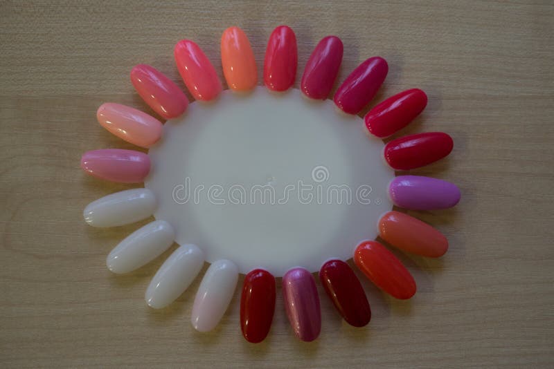 Paleta para las muestras de esmalte de uñas multicolor del gel imagenes de archivo Paleta para las muestras de esmalte de uñas multicolor del gel imagenes de archivo